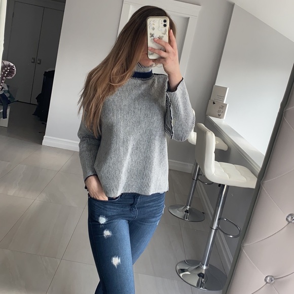 Theo & Spense Turtleneck - Picture 7 of 8